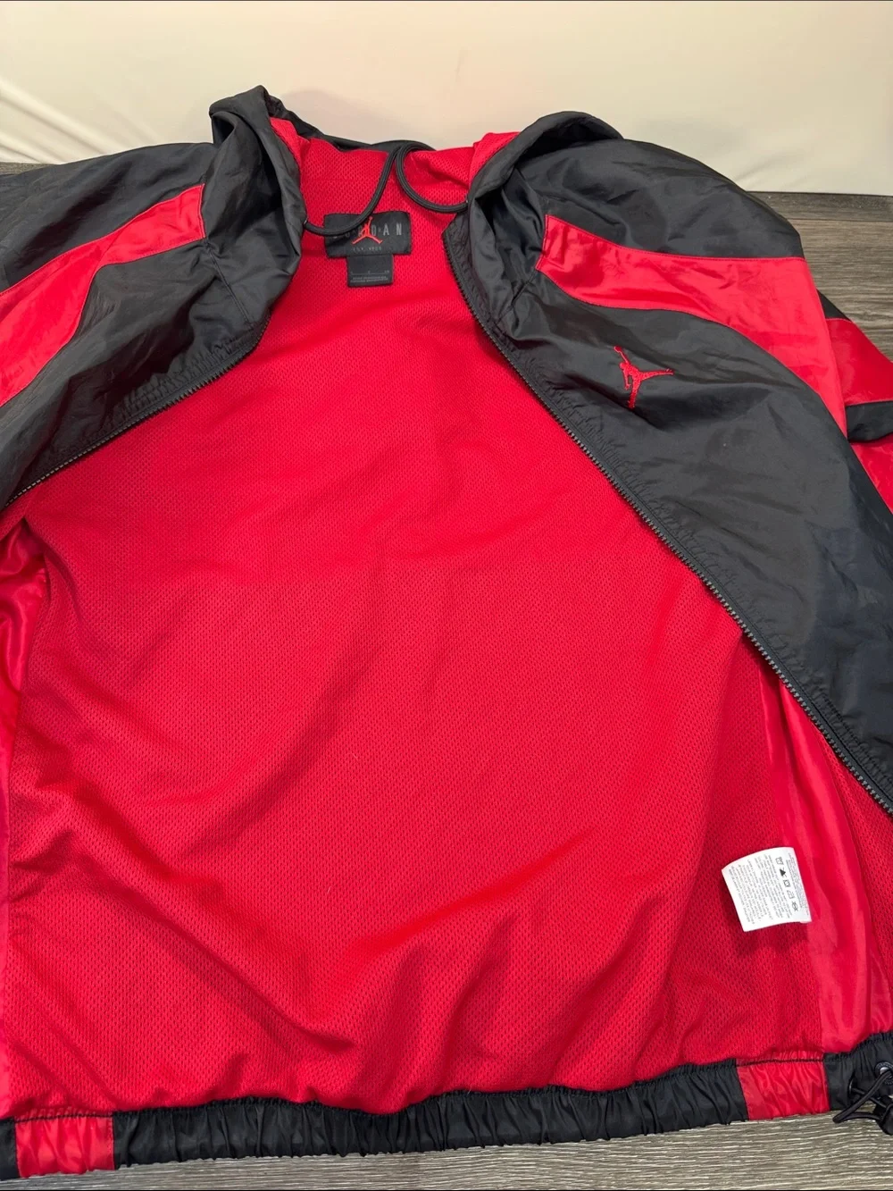 Nike AirJordan Men's Black and Red Hooded Windbreaker Sz small